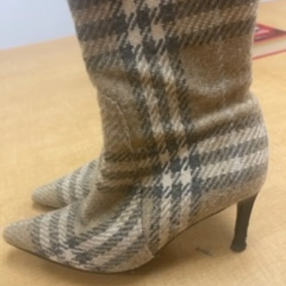 authentic Burberry ankle boots size 8 (38) - Picture 4 of 6